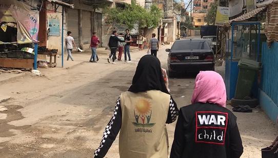 Distributing Food packages with local Lebanese youth volunteers_War Child_200506
