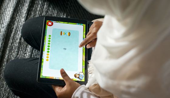 Girl in Lebanon learns through educational gaming technology Can't Wait to Learn_War Child_200802