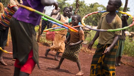 TeamUp_IRC kinderen hoelahoepen_hoepels_War Child Oeganda_XXXXXX