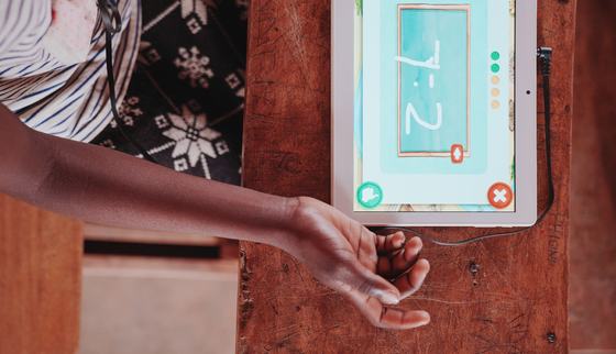 Tablet education Can't Wait to Learn_War Child Sudan_190918