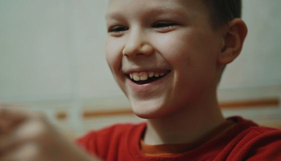 War-Child_Alex_refugee-from-Ukraine_paper-tanks_Moldova_6_220330