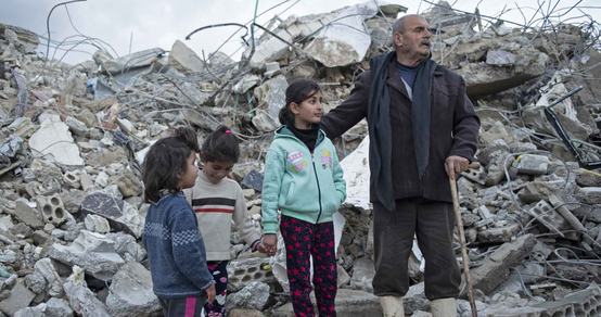 War Child Alliance_Earthquake_Syria_girls_and-adult20230208