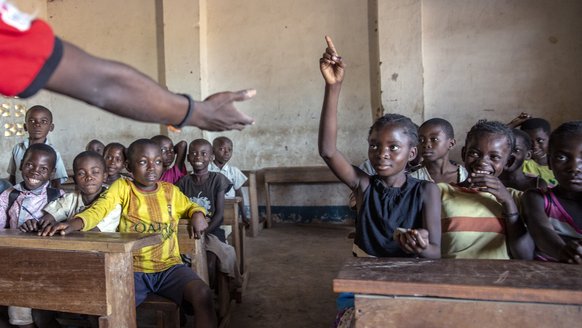 Children in class in DR Congo_Education_War Child_180628