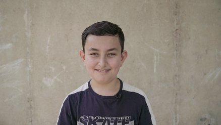 De Syrische jongen Hoessein heeft vreselijke dingen meegemaakt. TeamUp geeft afleiding_Nederland_War Child_200810.jpg