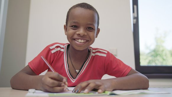 Gevluchte jongen Jesus uit Eritrea krijgt TeamUp op School in Nederland_2010XX