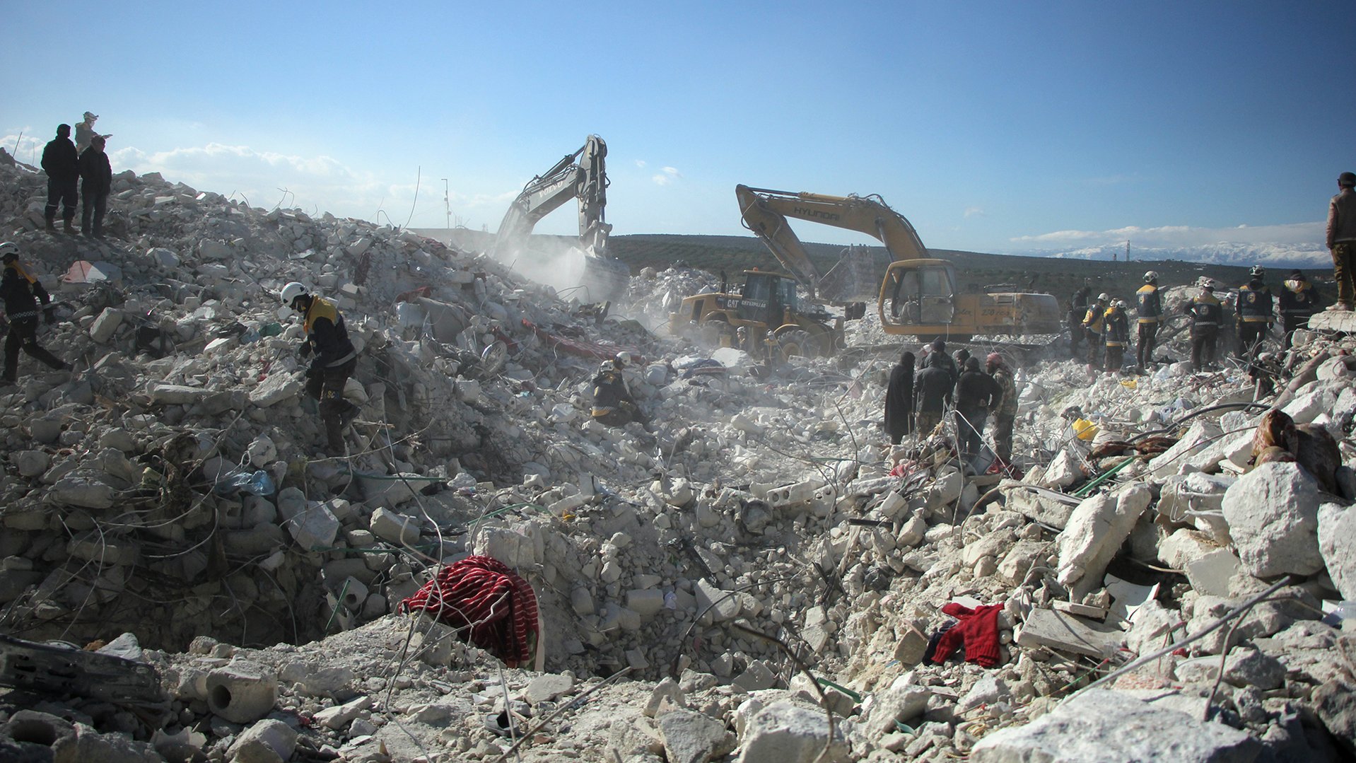 People trying to search for survivors under the rubbles caused by the earthquake in Syria