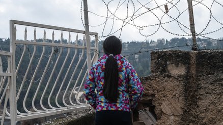 Girl from OPT in front of barbed wire_War Child in OPT_191211