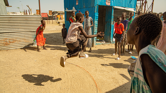 War Child Holland in South Sudan_Malakal_Safe_Space_Children jumping rope_200303