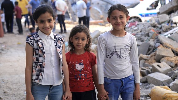 War Child Hollan_Occupied Palestinian Territories_Gaza_children amidst destruction_210518