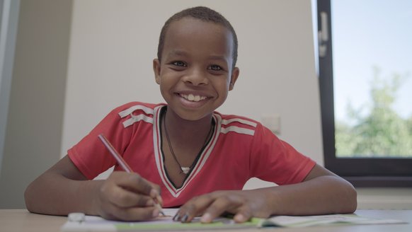 Refugee boy Jesus from Eritrea receives TeamUp at School in the Netherlands_2010XX