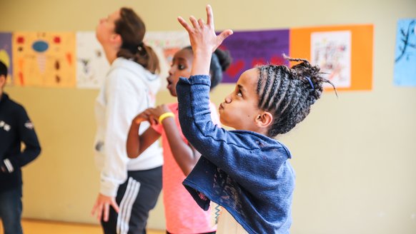 Tijdens een TeamUp sessie op school expressie uiten - War Child