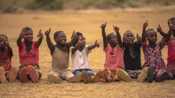 A thumbs-up from refugee children like Mado in Uganda, participating in War Child's TeamUp activities