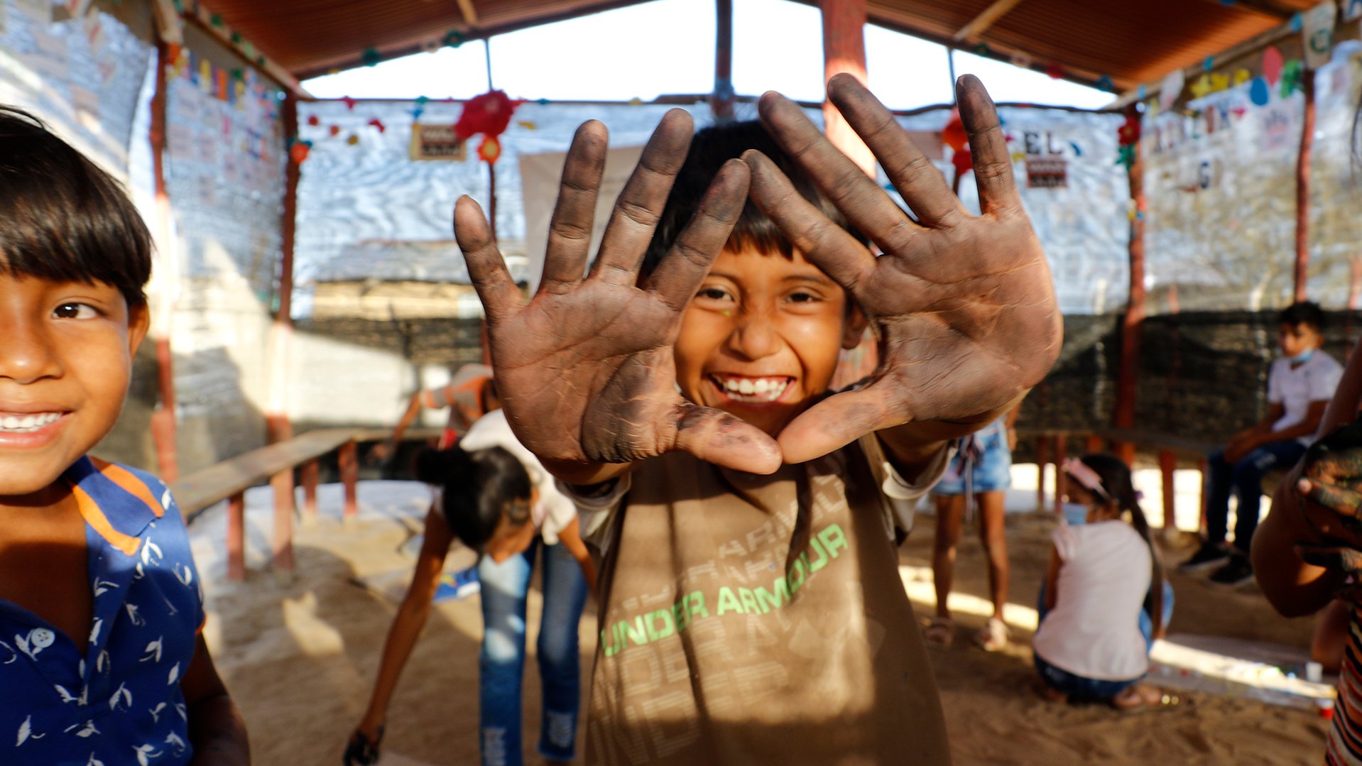 Children in Colombia enjoying War Child's TeamUp session