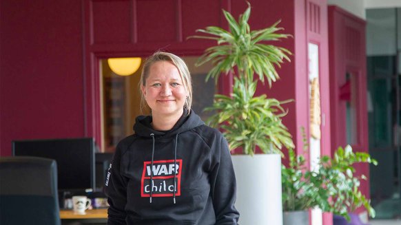Child Protection Specialist, Mariana Närhi, standing at the War Child Holland office.