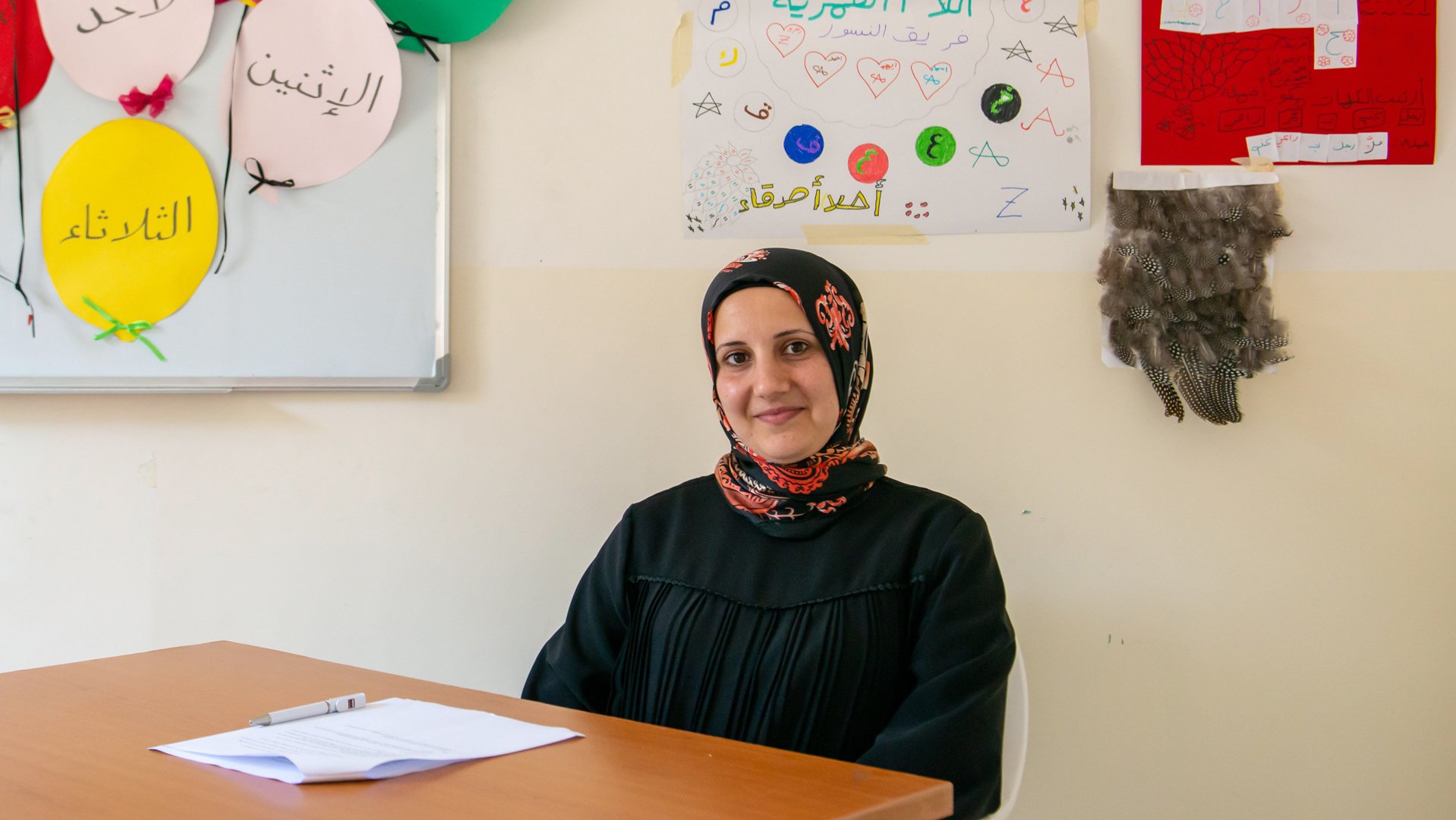 Docente Hiba steunt kinderen in Libanon door hen op afstand les te geven - kinderen rekenen op een toekomst_War Child Libanon_200802