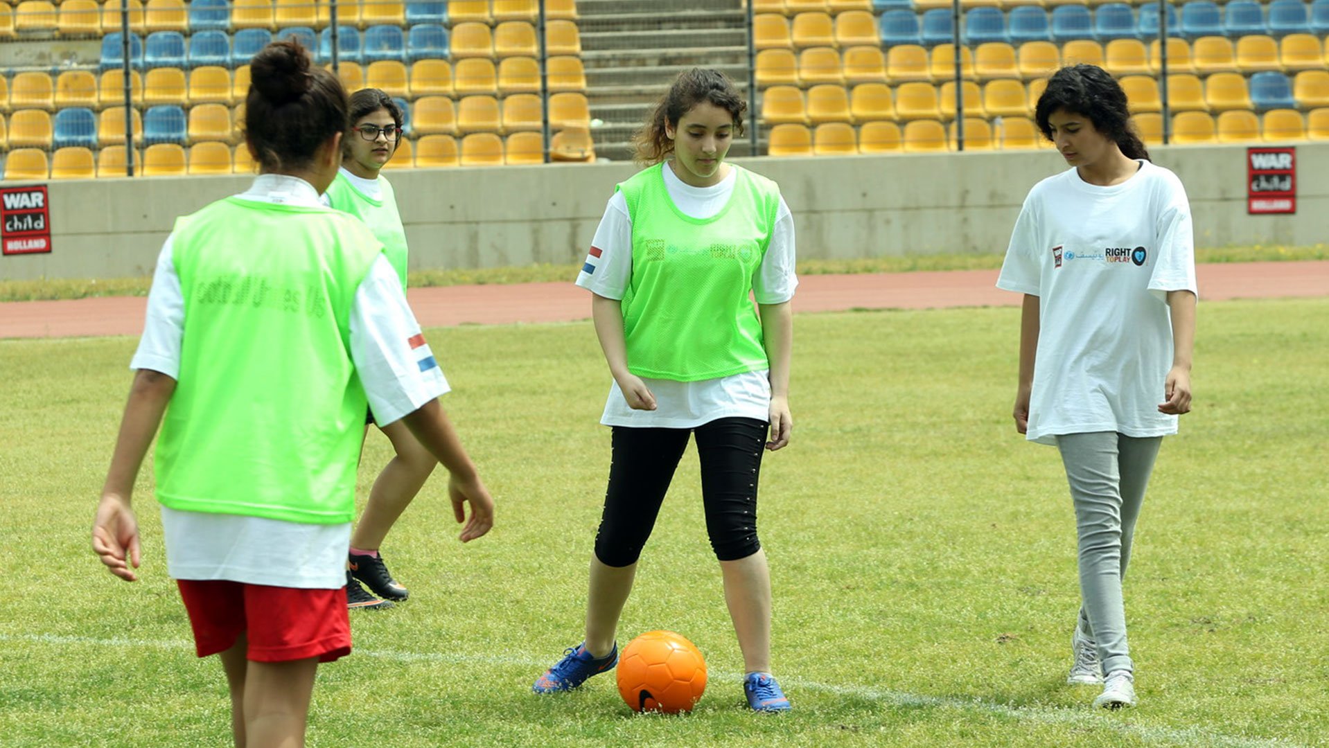 SAHA Football Unites - voetbal verenigt_meisjes_Libanon_War Child_160410